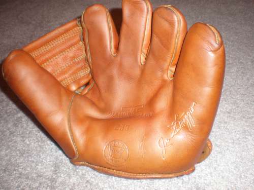 Joe DiMaggio Reach 233 Front